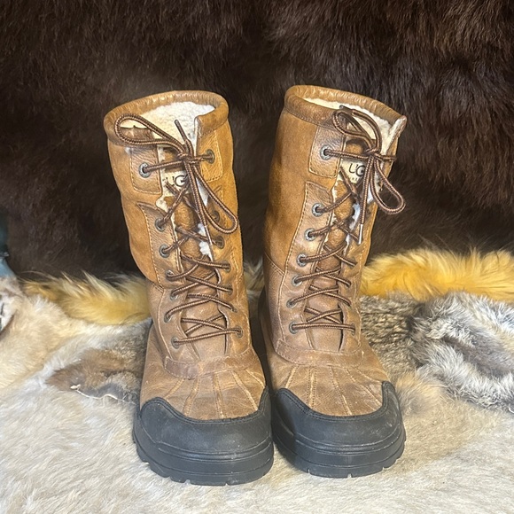 UGG Tan and Black Winter Boots 10 (3375) - Picture 1 of 5